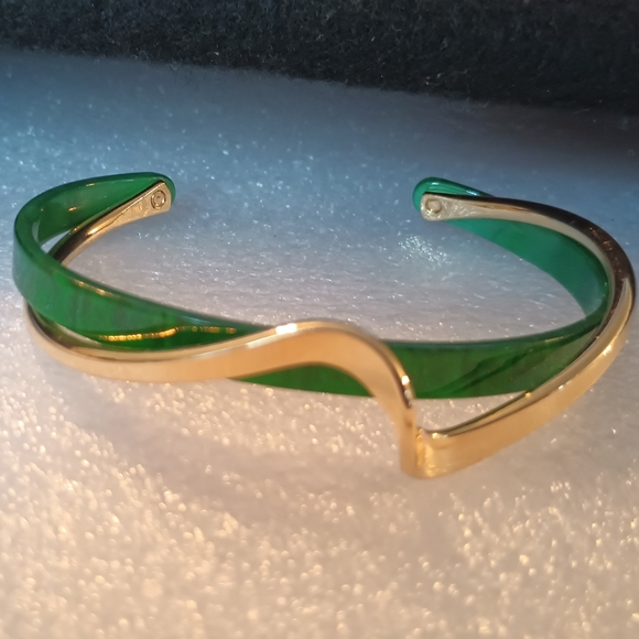 18k. Gold Plated Bangle - Picture 4 of 9